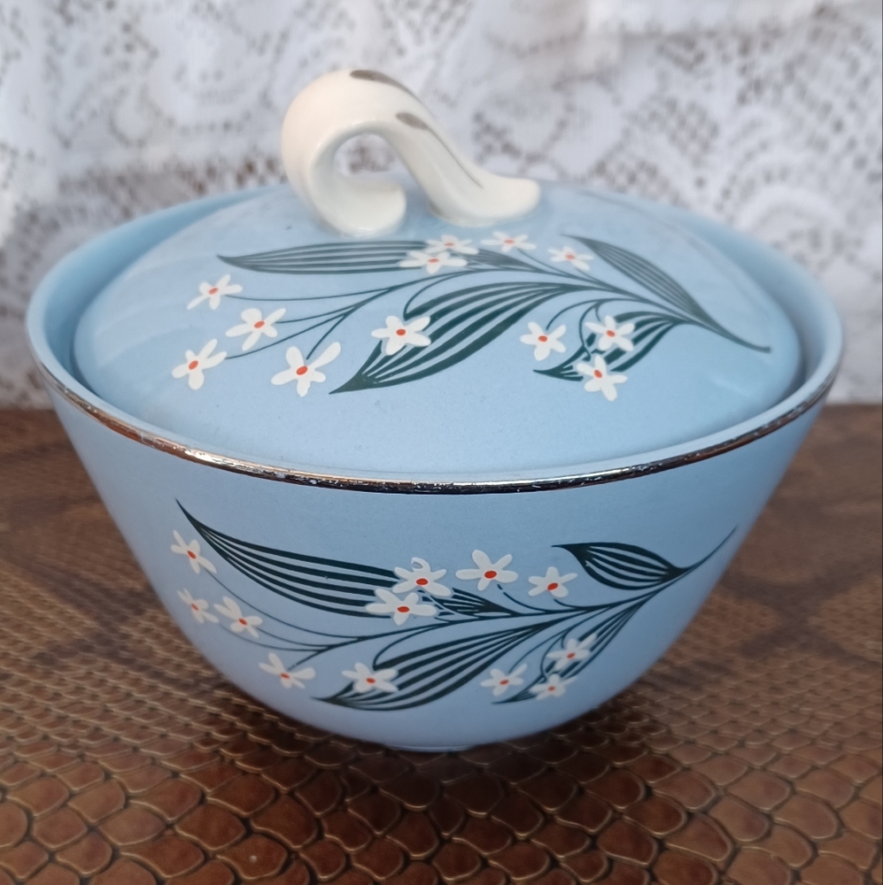 VINTAGE SKYTONE BY HOMER LAUGHLIN USA M56N8 STARDUST PATTERN SUGAR BOWL WITH LID